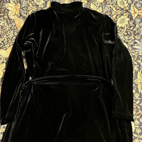 Chic Black Velvet button jacket with belt - Picture 8 of 16